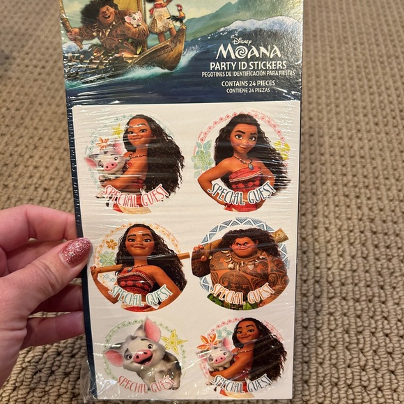 Disney 100+ pc Moana Party Supplies with Colorful Leis - Picture 9 of 12